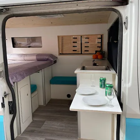 Camper En Campingplads
